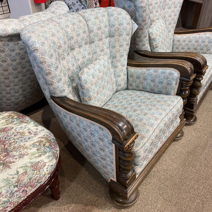 DW Wood Trim Antique Chair (BIH)