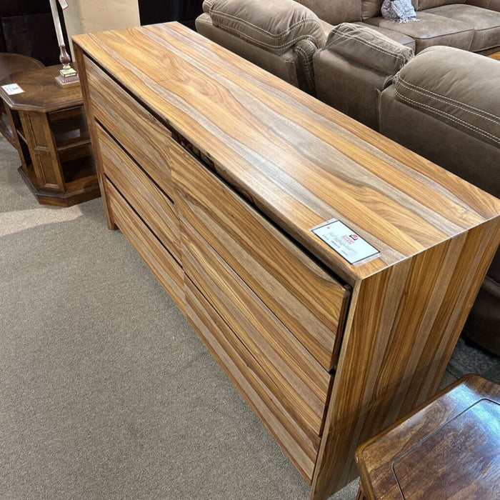 B790 Dressoni Dresser (THH)