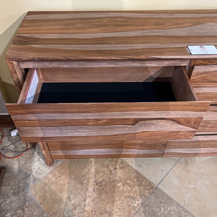 B790 Dressoni Dresser (THH)