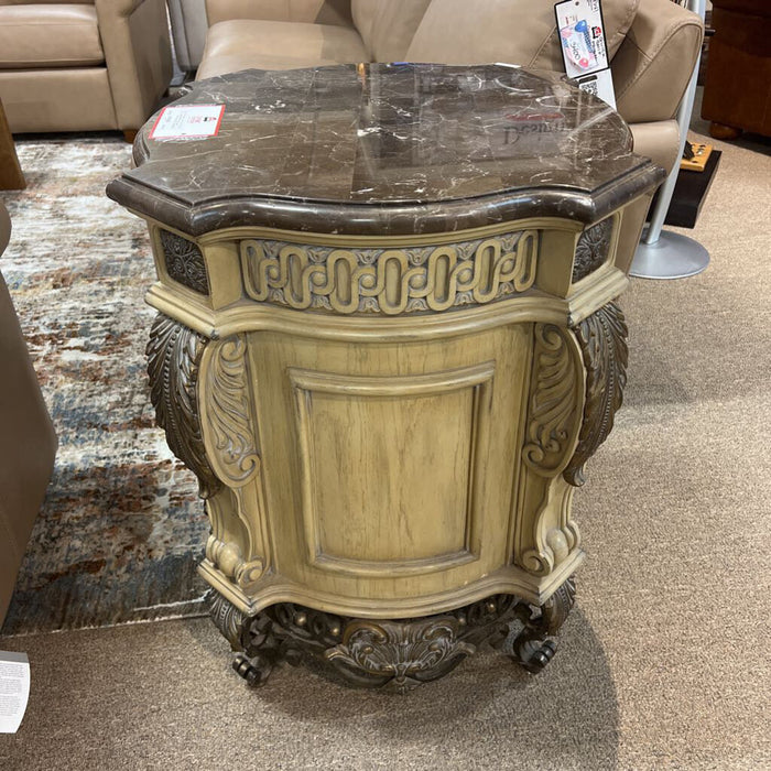 Large Granite Ornate End Table (LCH)