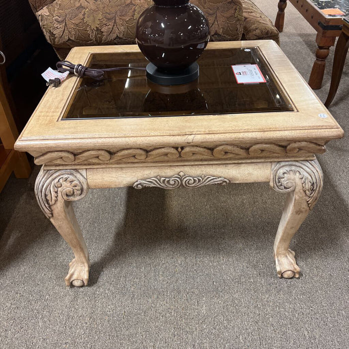 Blonde Ornate GT End Table(IH)