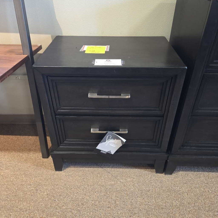 Neymorton Black Nightstand (B618) (ABT)