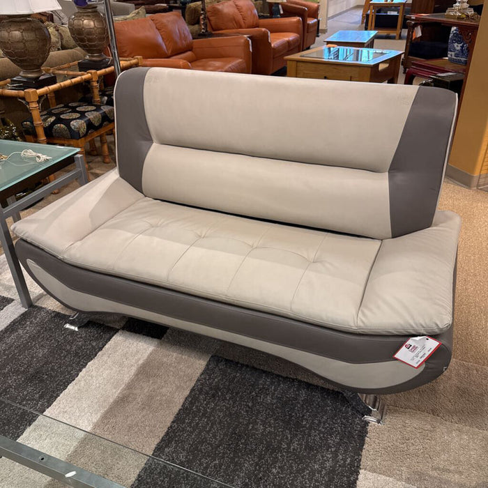 8219 Veloce Loveseat (AHH)