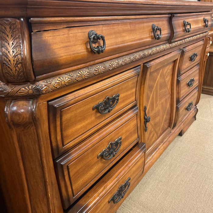 Aico Ornate Dresser + Mirror (ILH)