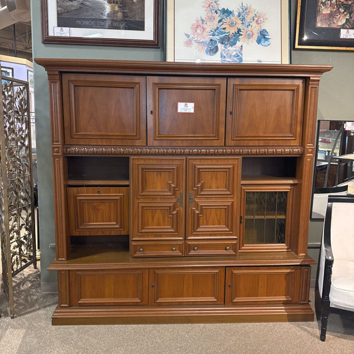 Oak Entertainment Center (CMH)