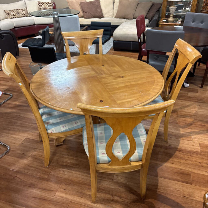 Pine Table + 4 Chairs (CSH)