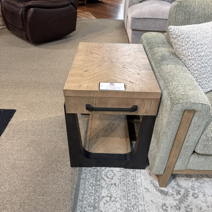 Sutton Place Chairside Table (T325) (LIH)