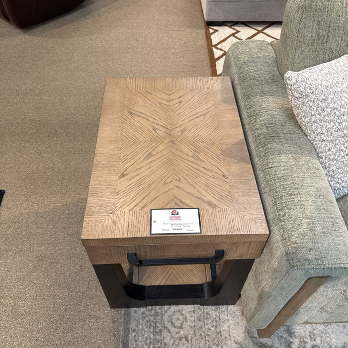 Sutton Place Chairside Table (T325) (LIH)