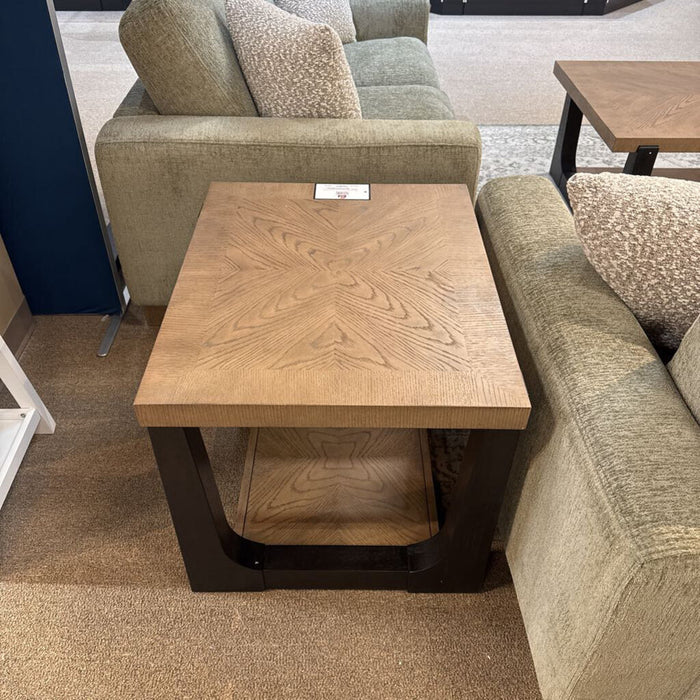 Sutton Place End Table (T325) (LMH)