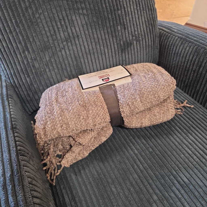 Alsonwell Grey Throw (A1001081) (CK)