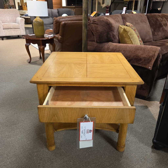 2-Teir Blonde End Table (SH)