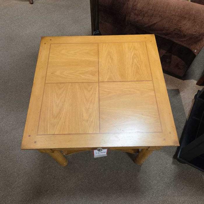 2-Teir Blonde End Table (SH)