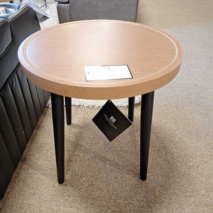 Horizon Hall Round End Table (BST)