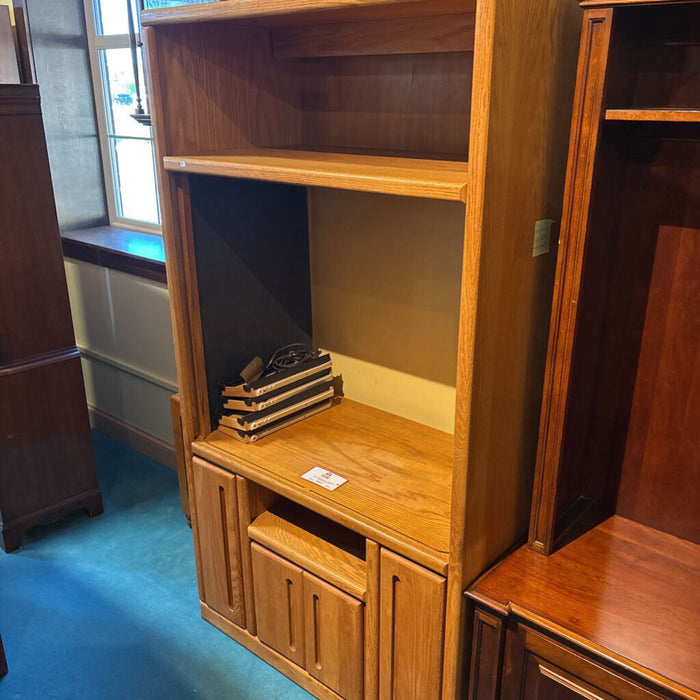 Tall Hutch Oak Sliding Door (CI)