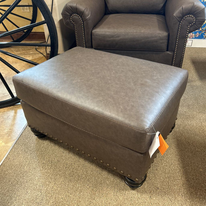 Roxmere Ottoman 555 (LCH)