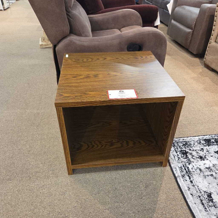 Square DW End Table (BI)