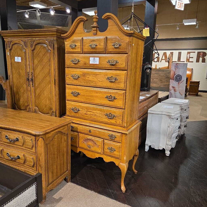 2PC Oak 11 Drawer Tallboy Dresser (LAH)