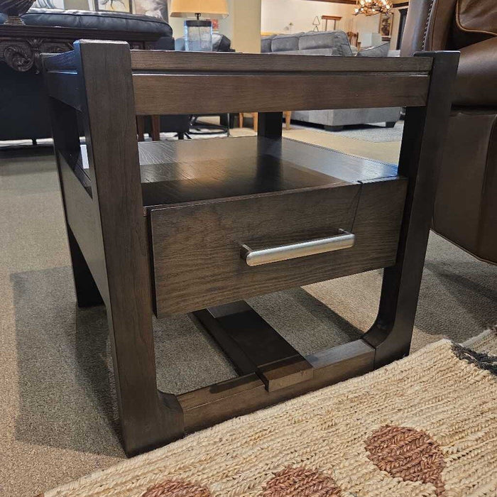 Breckington Square End Table (LMT)