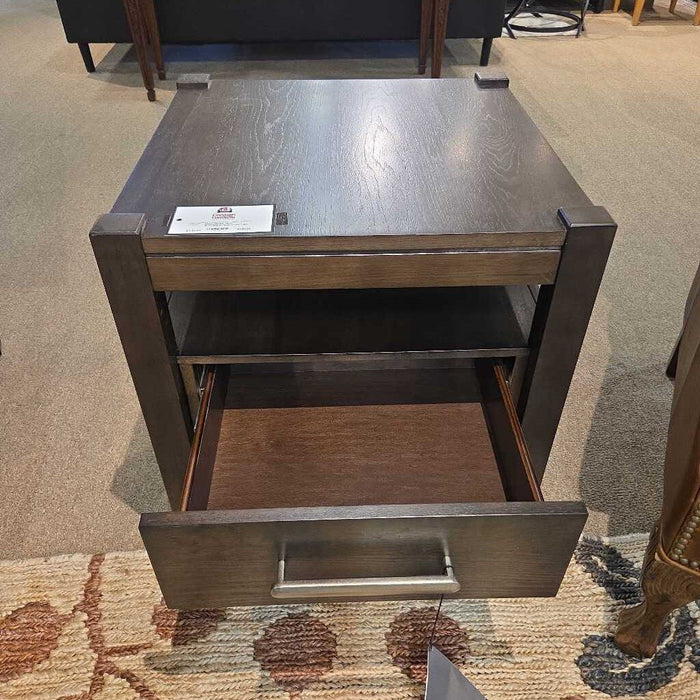 Breckington Square End Table (LMT)