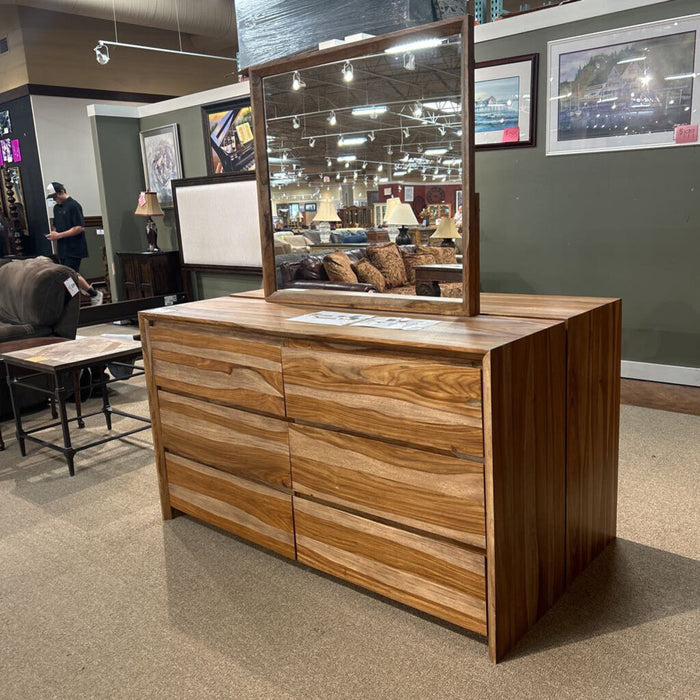 Dressonni Dresser & Mirror (BBKT)