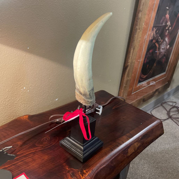 Single Horn + Black Stand (BA)