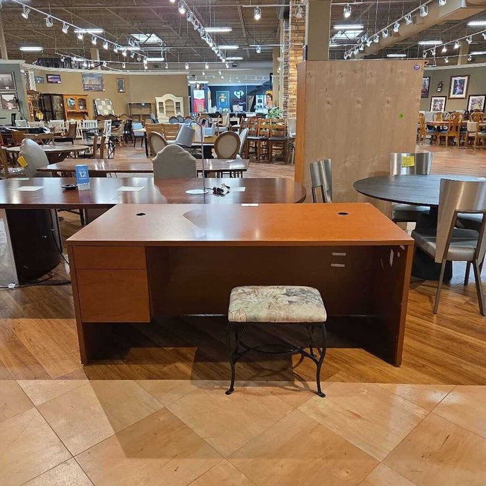 Cherry Executive Desk (BAI)