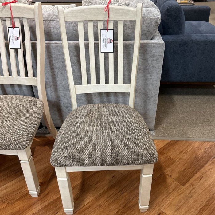 Bolanburg DR White Fabric Chair (D647) (BLK)