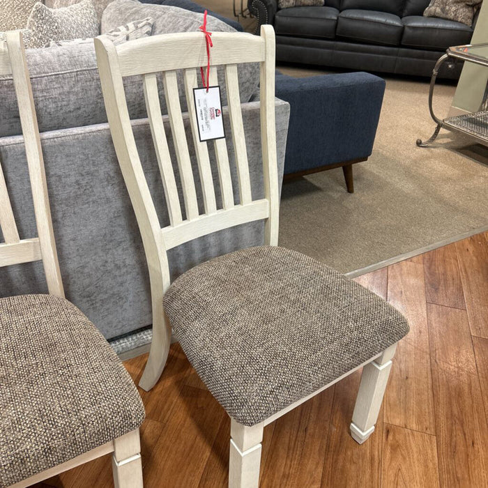 Bolanburg DR White Fabric Chair (D647) (BLK)