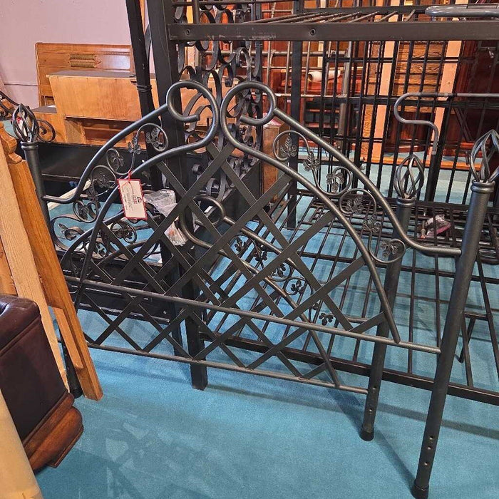 Full Metal Bar Frame Bed W/ Slats (LSH)