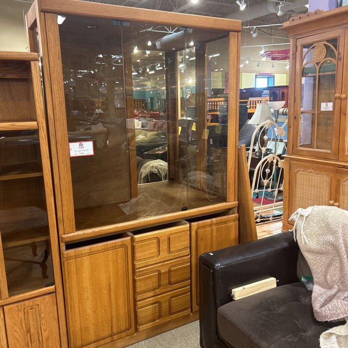 DW Oak Display Cabinet (ALK)