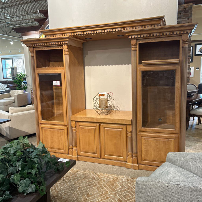 4PC Blonde Entertainment Center(TIH)