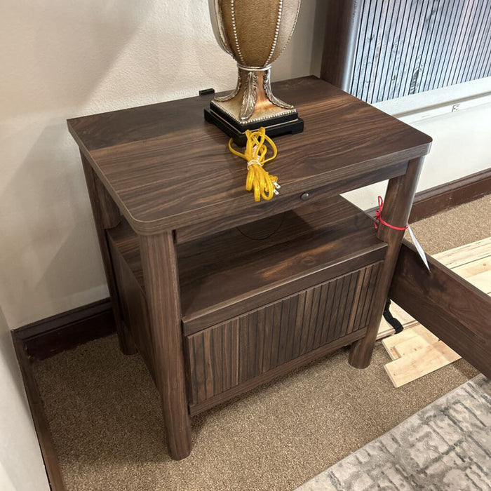 Pamytta 2 Tier Nightstand (AMC) (B2614)