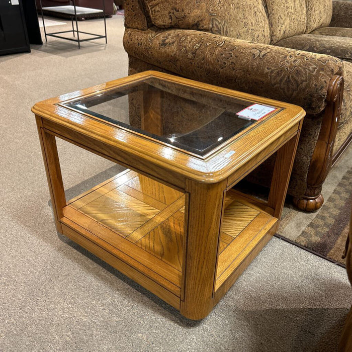 GT Oak End Table (AA)
