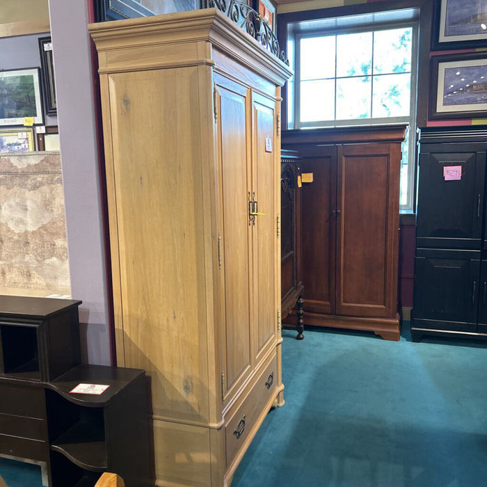 Thomasville LW Clothing Armoire (SAK)