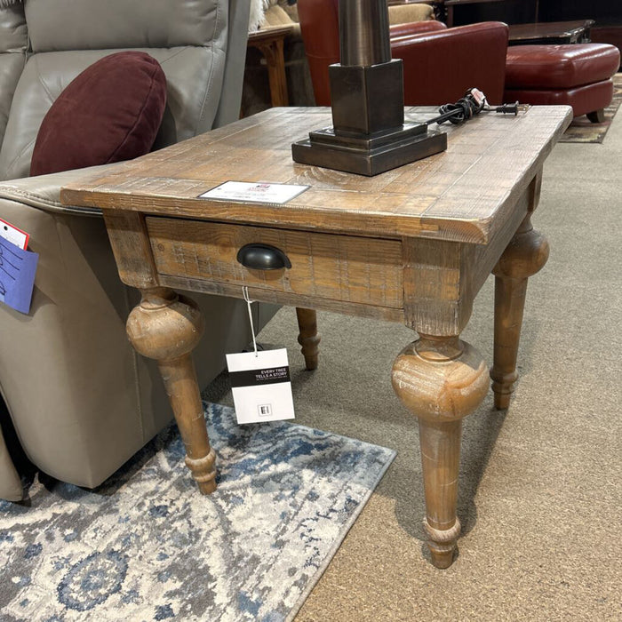 T560 Interlude End Table (LTH)