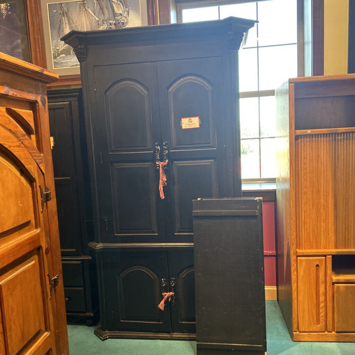 Large Ornate Black Curio(SLH)