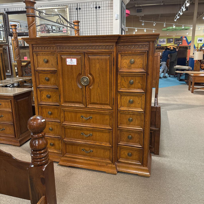 Large Oak Gentlemans Dresser (LSH)