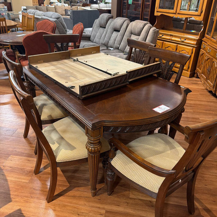 DW Thomasville Table + 6 Chairs + 2 leafs (BBKH)