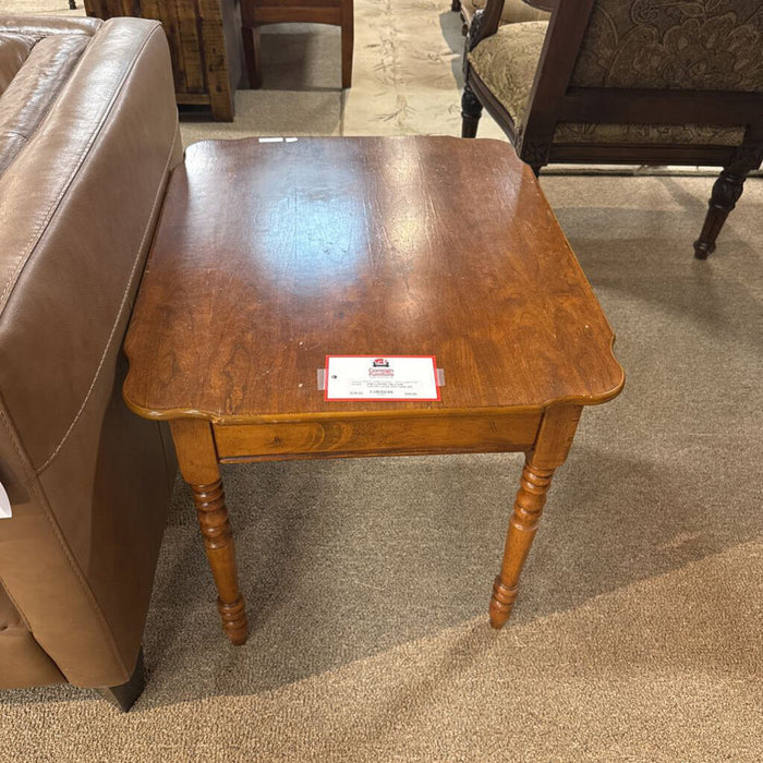 DW Curved Corner End Table (AI)