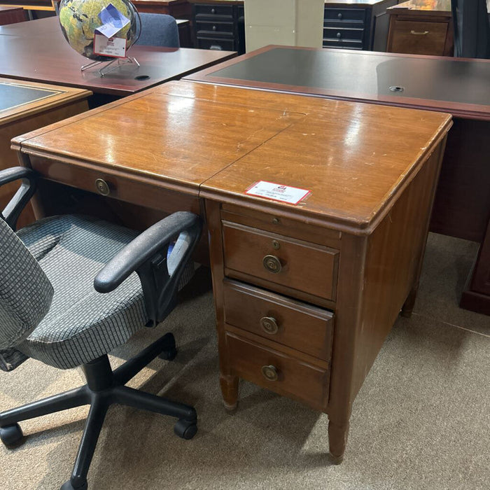 DW Executive Desk (LSH)