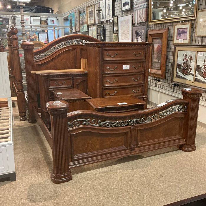 DW Ornate King Bedframe w/Silver Trim+Slats(KIH)