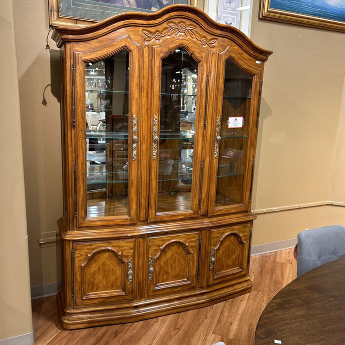 Carved 1PC Oak Hutch (LSH)