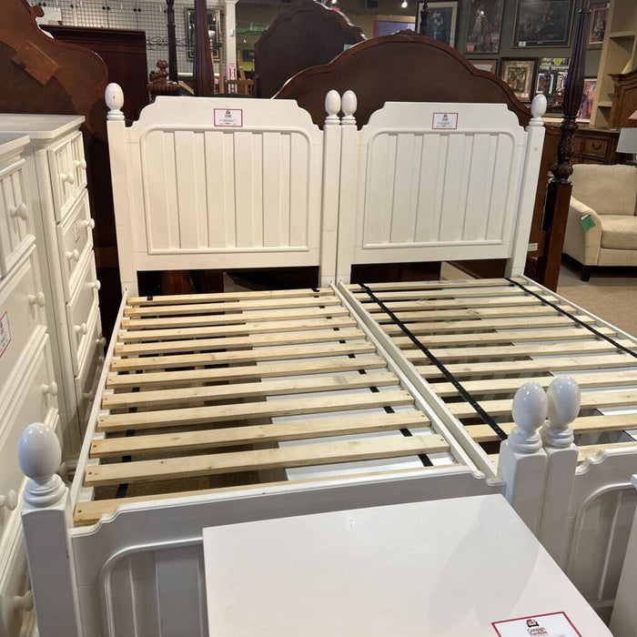 White Solid Twin Storage Bed Frame(BTK)
