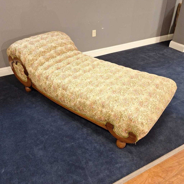 Patterned Tufted Fabric Chair (ALK)