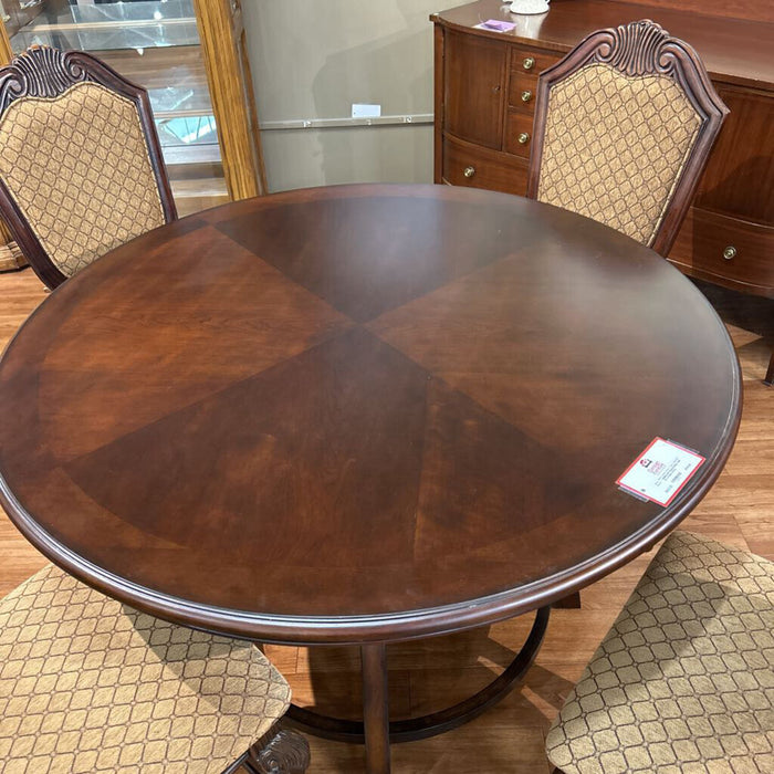 DW Round Dining Table W/ 4 Chairs (KLH)