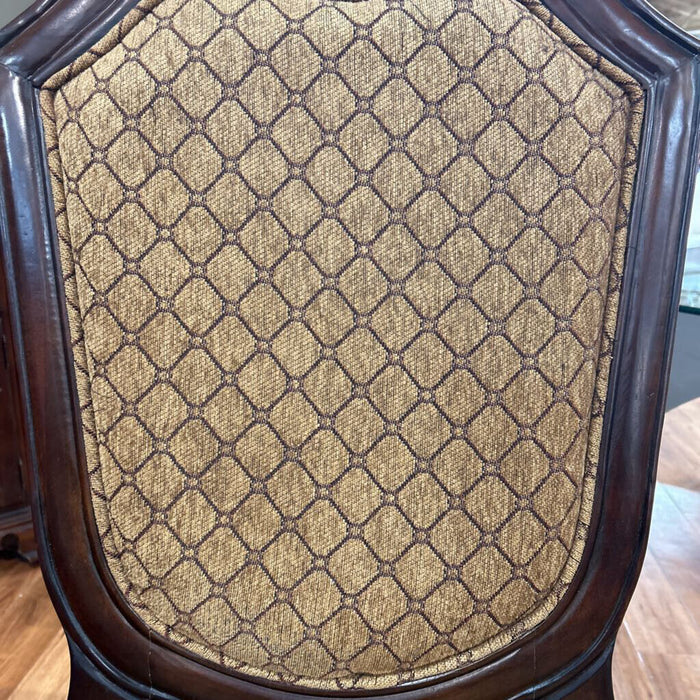 DW Round Dining Table W/ 4 Chairs (KLH)