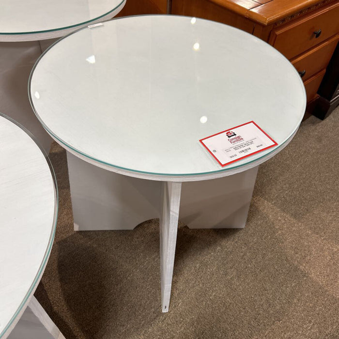 Round White GT End Table (AT)