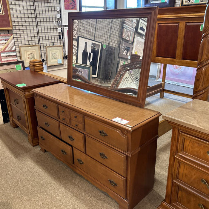 8 Drawer Oak Long Dresser + Mirror (BTK)