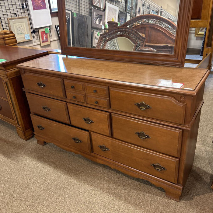 8 Drawer Oak Long Dresser + Mirror (BTK)