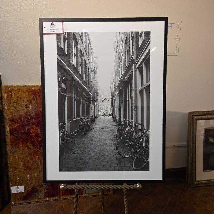 Black + White City Street Artwork (KL)